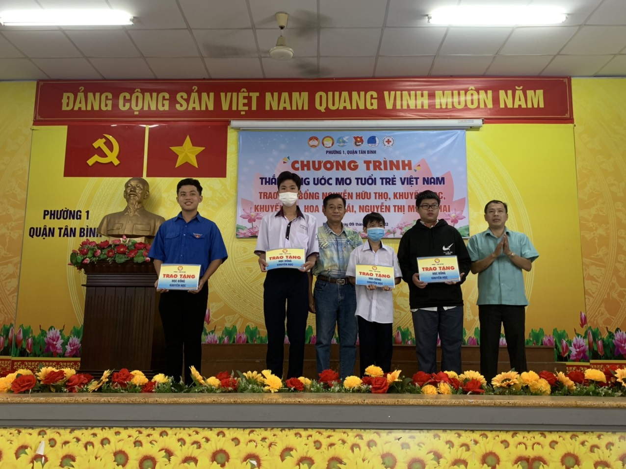 Phường 1 tổ chức chương trình “Thắp sáng ước mơ tuổi trẻ Việt Nam”
