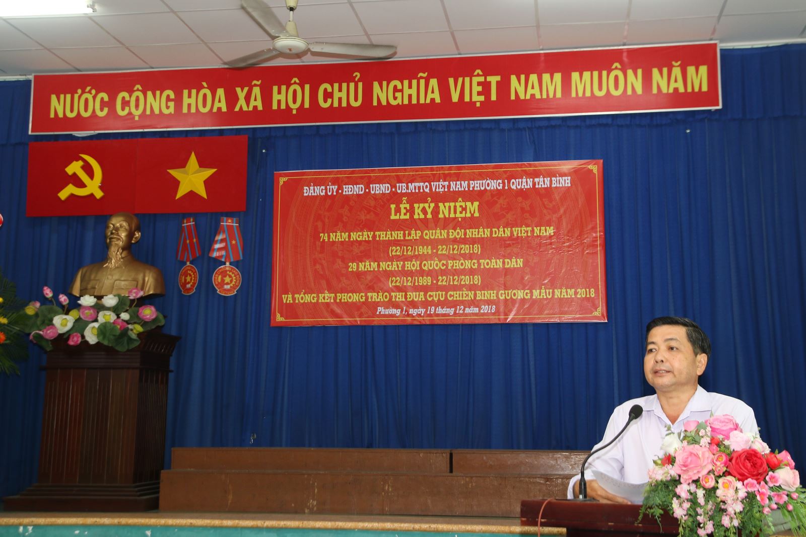 Đồng chí Châu Văn Tình, Bí thư Đảng ủy Phường phát biểu tại Lễ Kỷ niệm