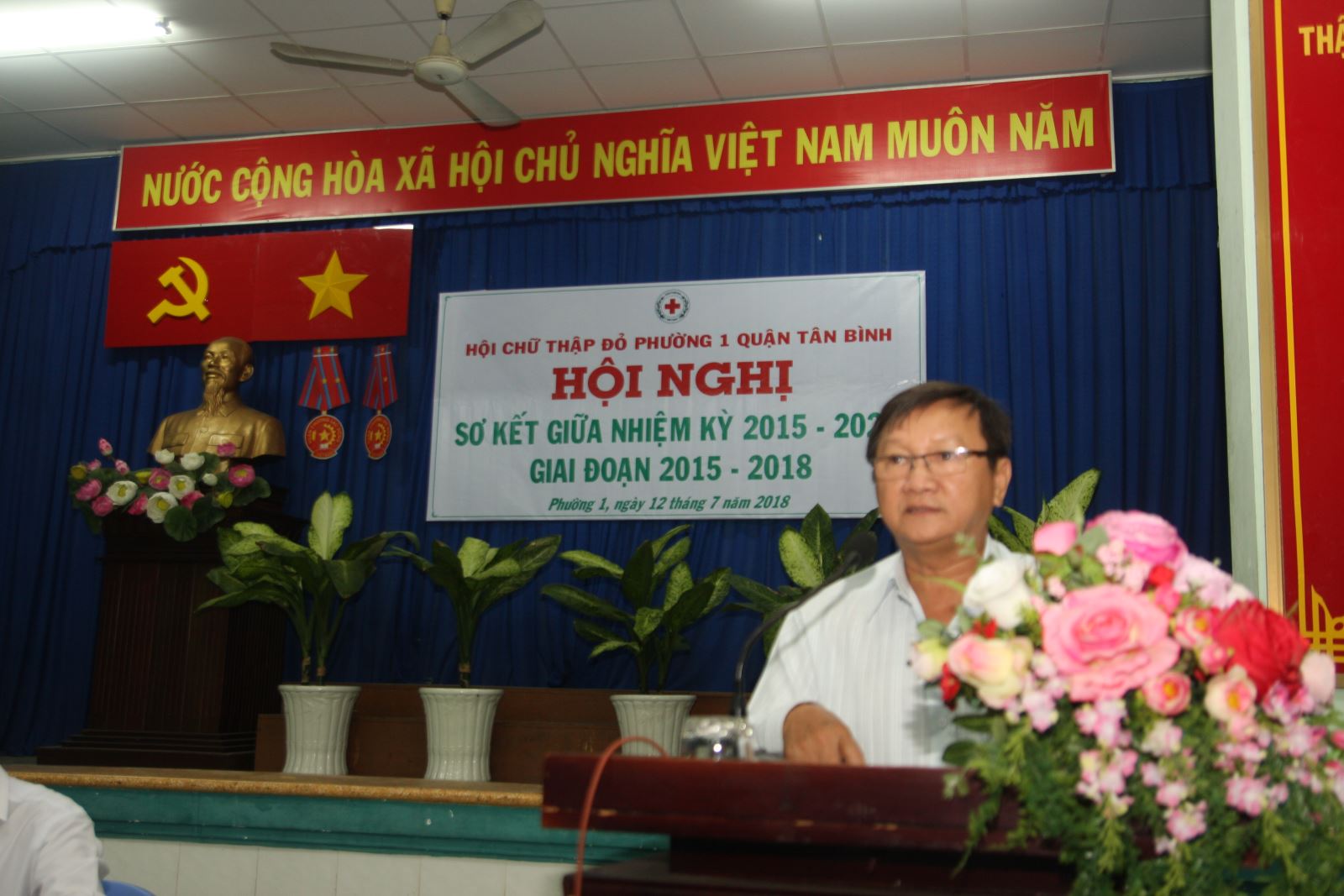 Ông Đỗ Văn Ánh, Phó Chủ tịch Hội Chữ thập đỏ quận Tân Bình phát biểu chỉ đạo Hội nghị.