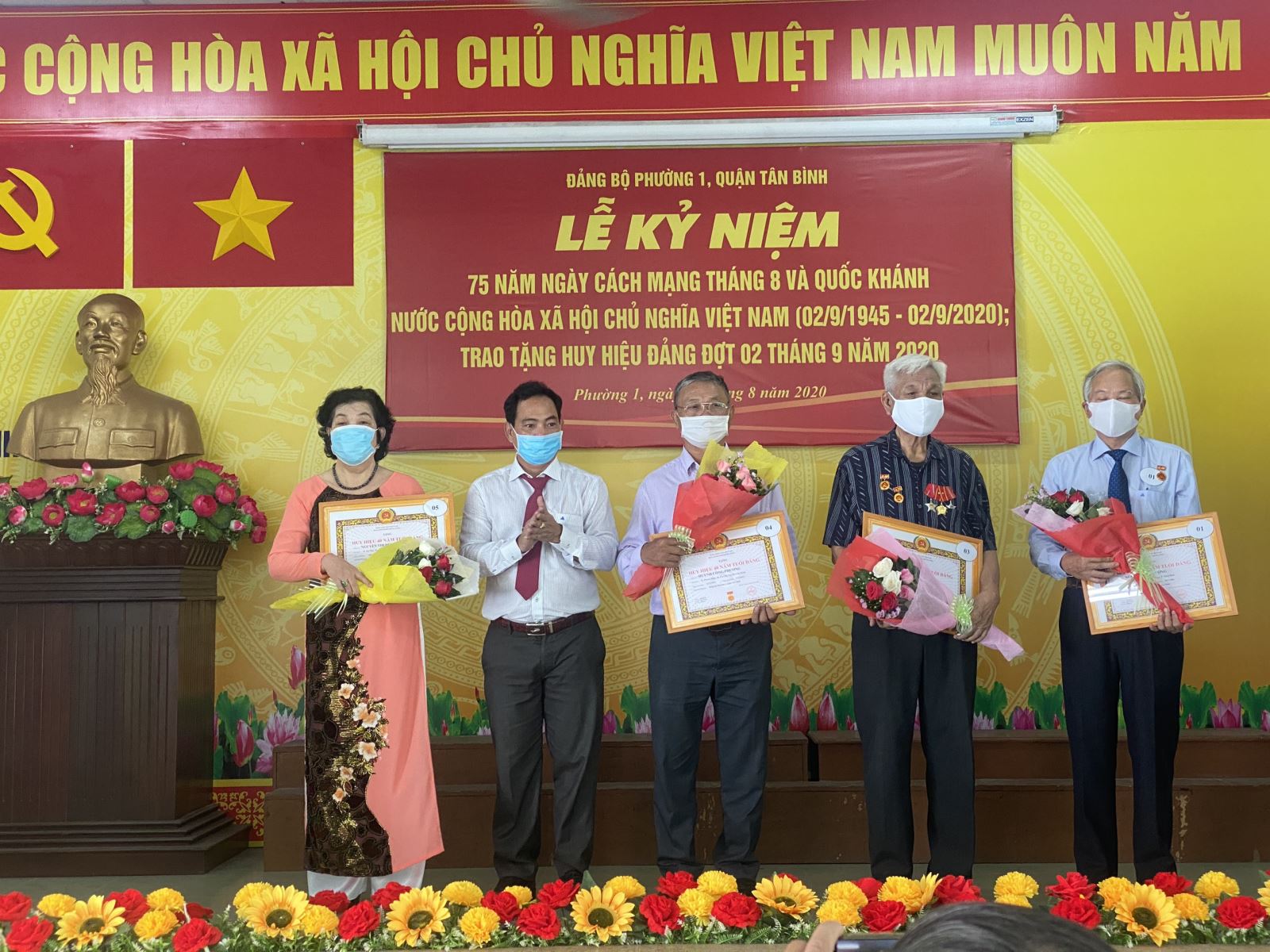 Lễ kỷ niệm 75 năm ngày Cách mạng Tháng 8 và Quốc khánh  Nước Cộng hòa xã hội chủ nghĩa Việt Nam (02/9/1945 – 02/9/2020);  Trao tặng Huy hiệu Đảng đợt 02/9/2020